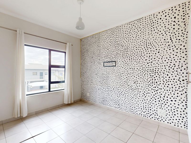 Modern 2-Bedroom Gem in a Secure Lifestyle Complex - Photo 10