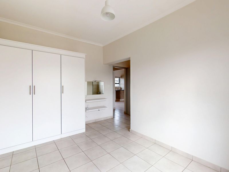Modern 2-Bedroom Gem in a Secure Lifestyle Complex - Photo 8
