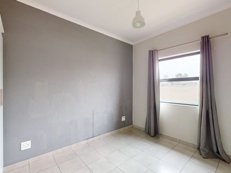 Modern 2-Bedroom Gem in a Secure Lifestyle Complex - Photo 6