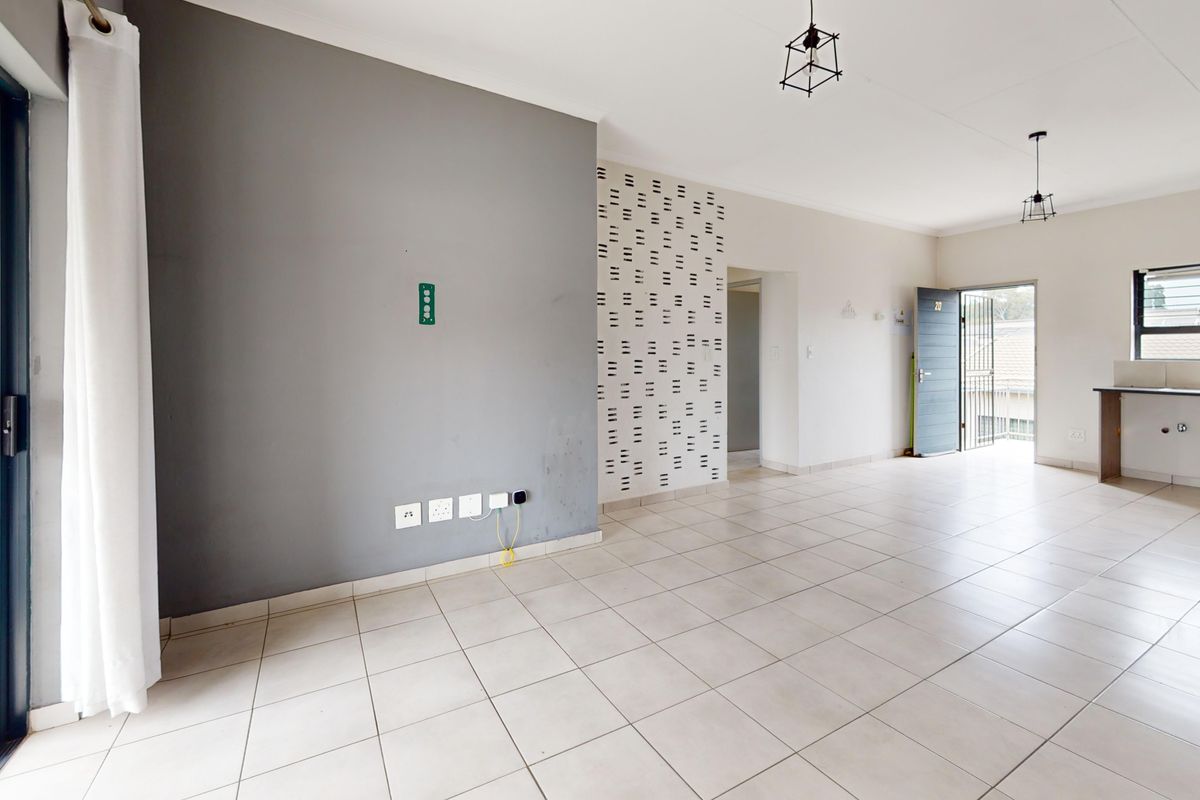 Modern 2-Bedroom Gem in a Secure Lifestyle Complex - Photo 4