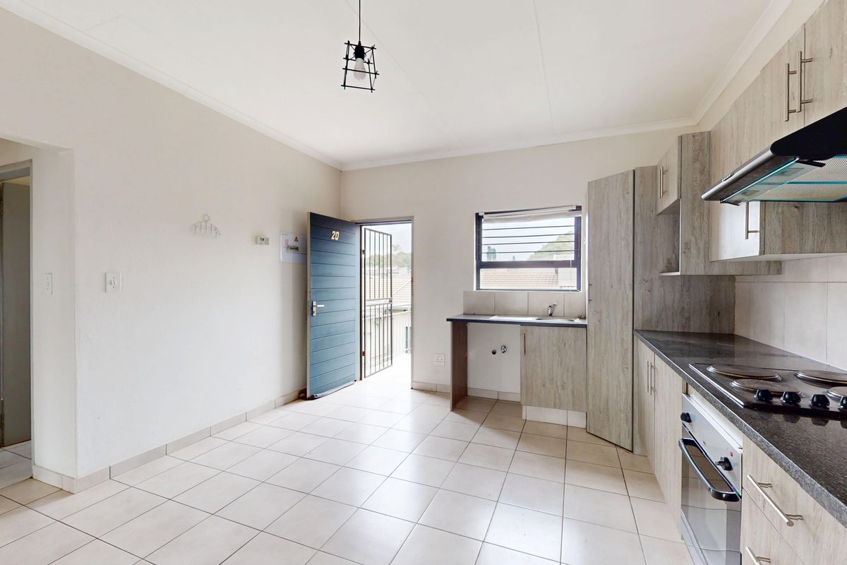 Modern 2-Bedroom Gem in a Secure Lifestyle Complex - Photo 3