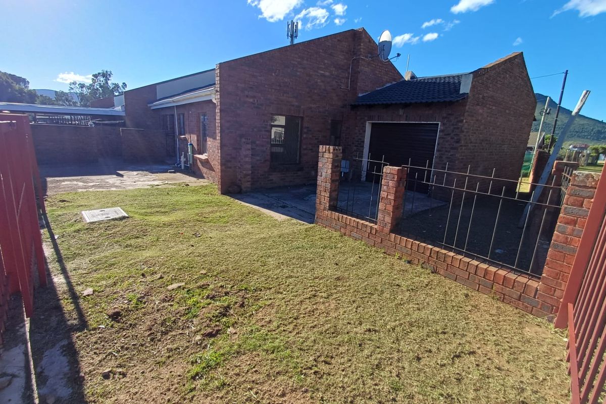 3 Bedroom Townhouse for Sale in Laurie Dashwood Park - Photo 3