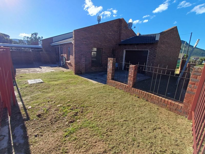 3 Bedroom Townhouse for Sale in Laurie Dashwood Park - Photo 3