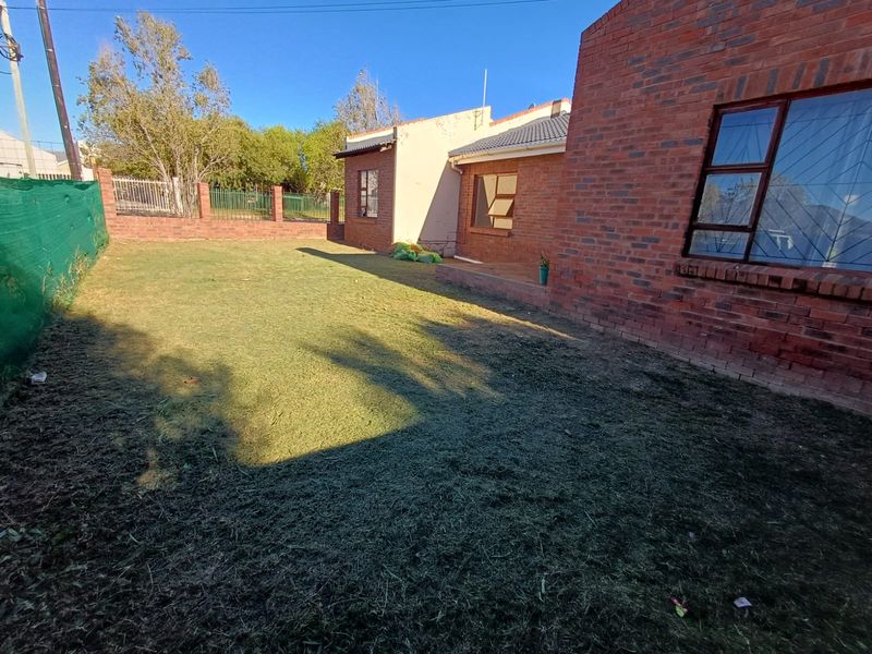 3 Bedroom Townhouse for Sale in Laurie Dashwood Park - Photo 6