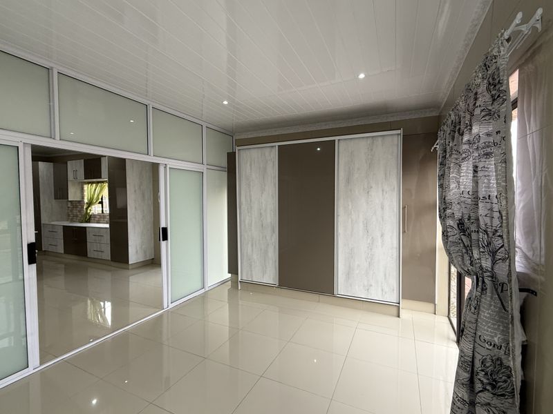 Modern and spacious garden apartment to rent on shared premises! - Photo 7