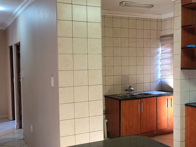 Low-Maintenance Facebrick House! - Photo 10