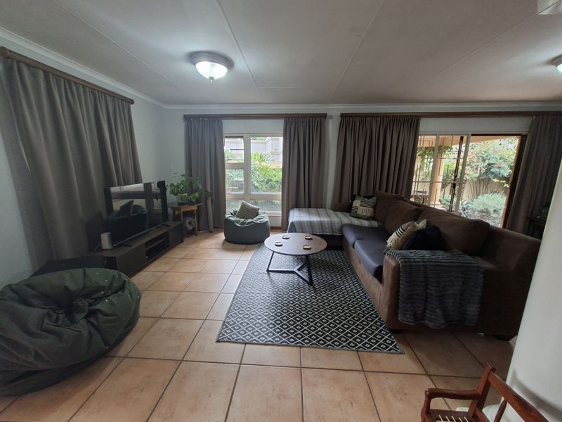 Lovely Freehold in Small Secure estate - Photo 5