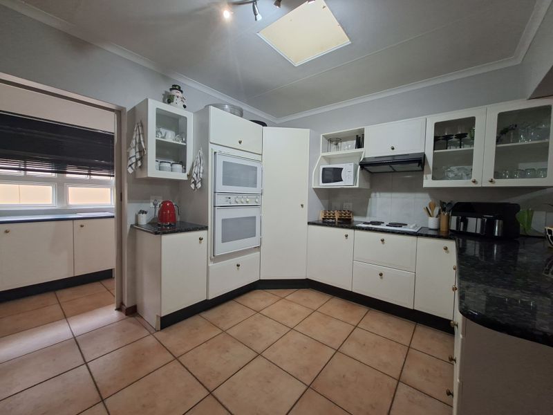 Lovely Freehold in Small Secure estate - Photo 10