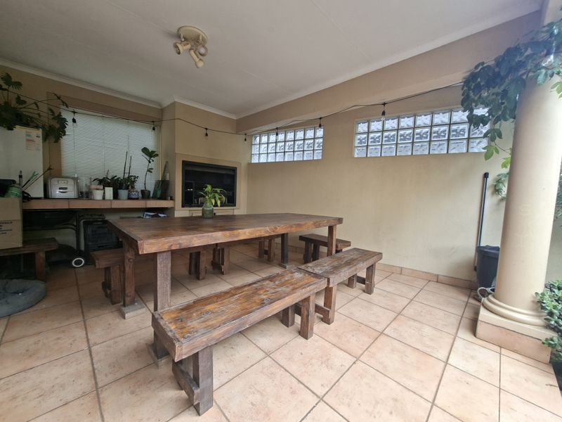 Lovely Freehold in Small Secure estate - Photo 9