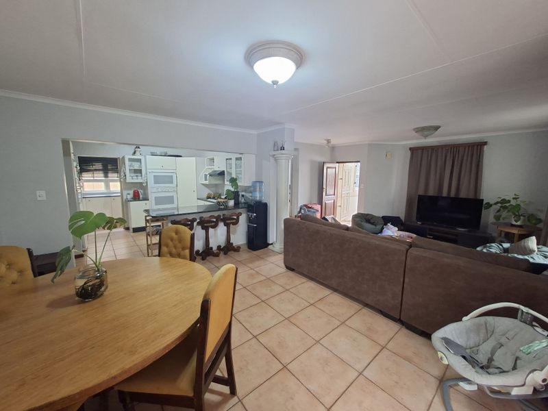 Lovely Freehold in Small Secure estate - Photo 7