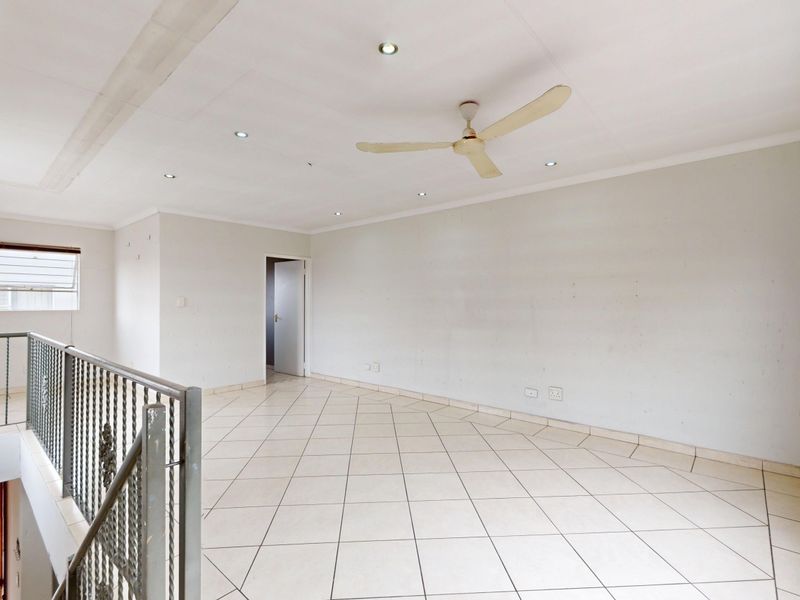 Spacious & modern Family Home with Loft & Private Pool in Secure Ravenswood Estate - Photo 9