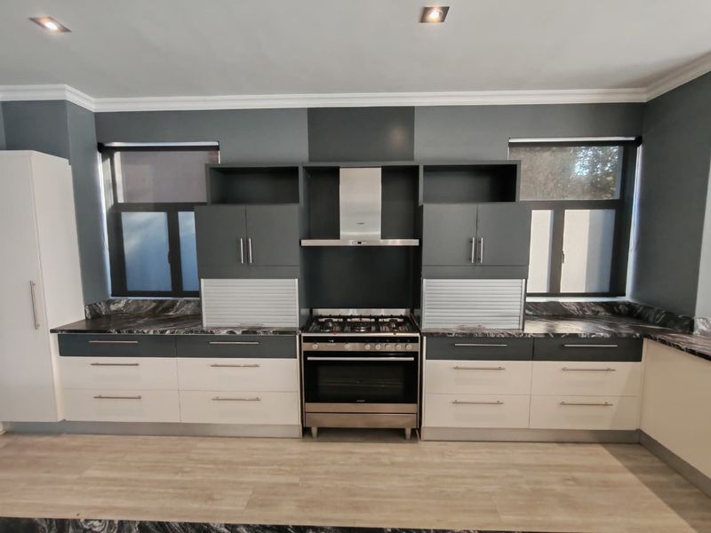 Invest Wisely:  Superior space at exceptional value per square metre - Photo 9