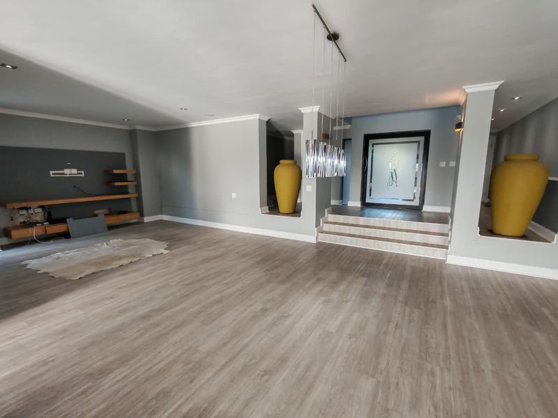 Invest Wisely:  Superior space at exceptional value per square metre - Photo 6