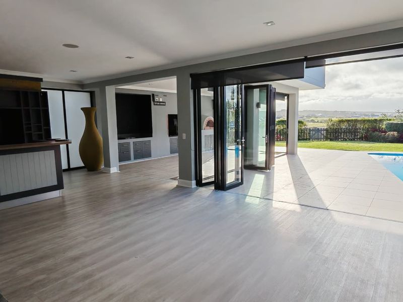 Invest Wisely:  Superior space at exceptional value per square metre - Photo 3