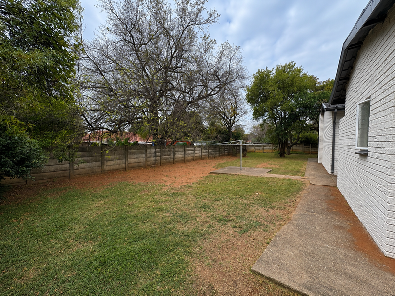 Beautifully Renovated Family Home - Photo 3