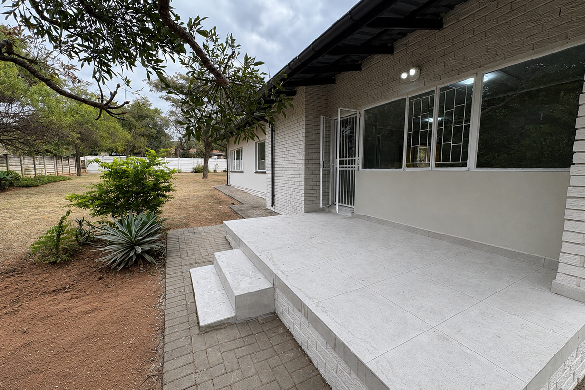 Beautifully Renovated Family Home - Photo 4