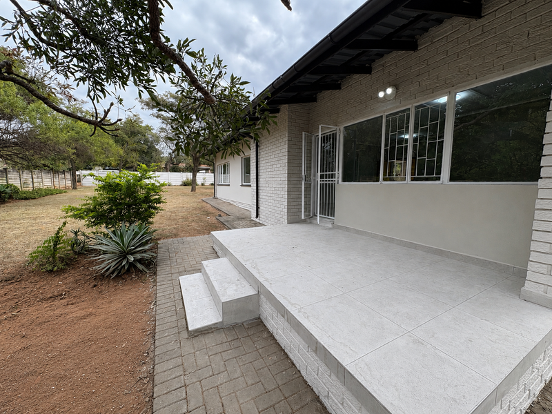 Beautifully Renovated Family Home - Photo 4