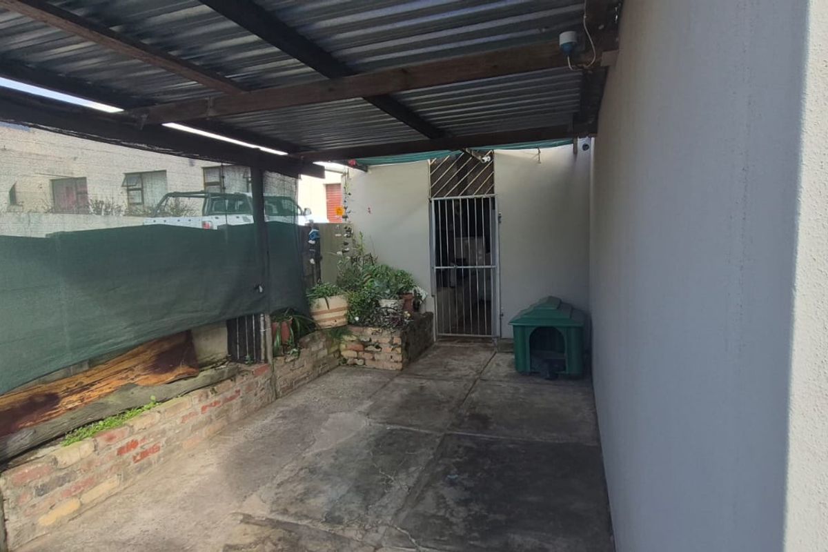Spacious 5 Bedroom House For Sale - Photo 5