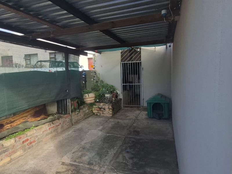 Spacious 5 Bedroom House For Sale - Photo 5