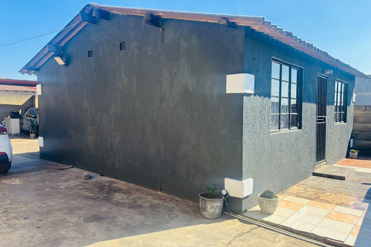 Charming 2-Bedroom Home for Sale in Tsakane Central - Photo 5