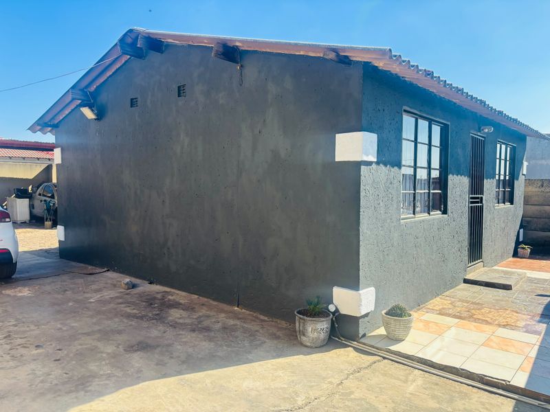 Charming 2-Bedroom Home for Sale in Tsakane Central - Photo 5