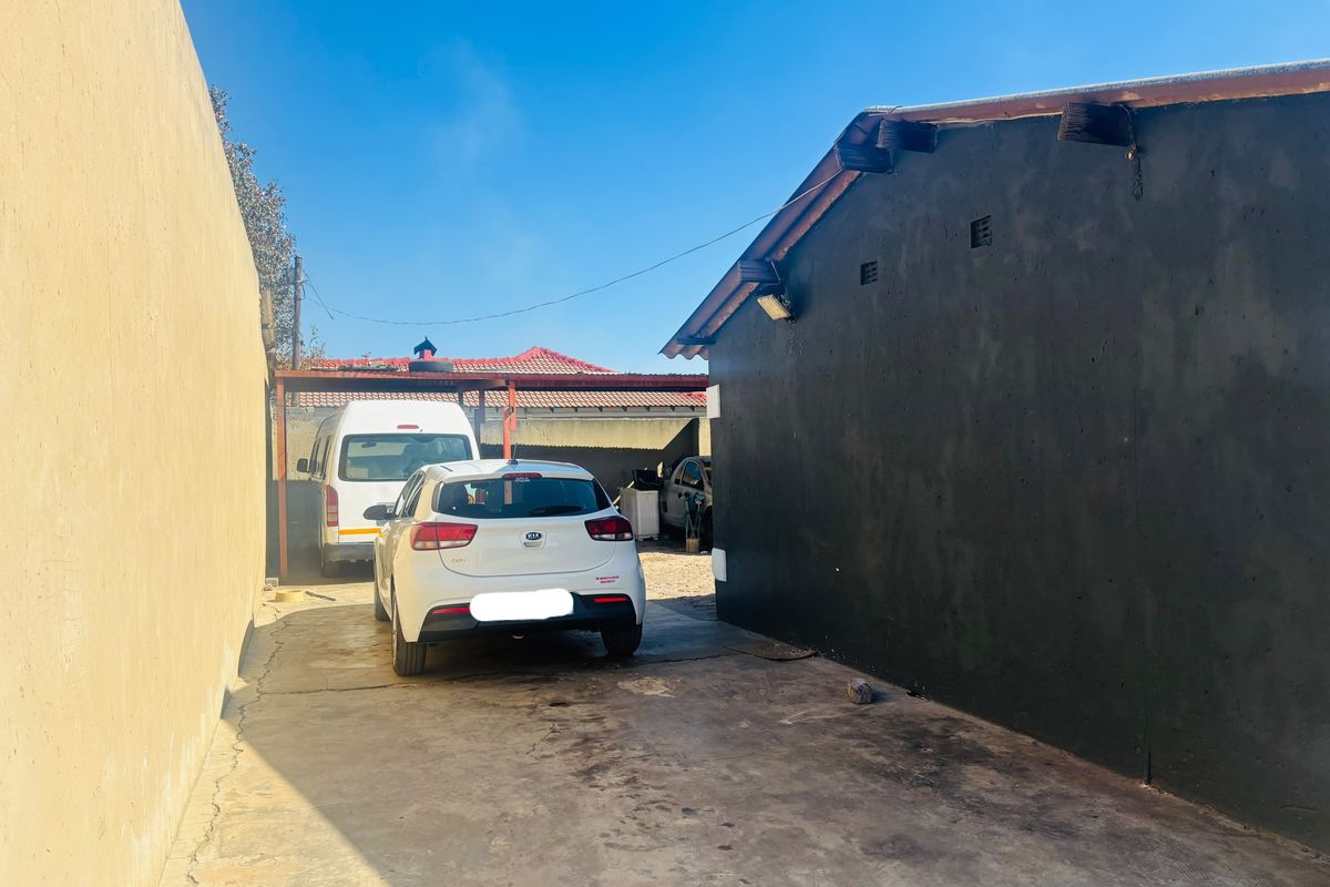 Charming 2-Bedroom Home for Sale in Tsakane Central - Photo 3