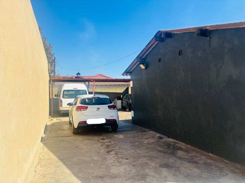Charming 2-Bedroom Home for Sale in Tsakane Central - Photo 3