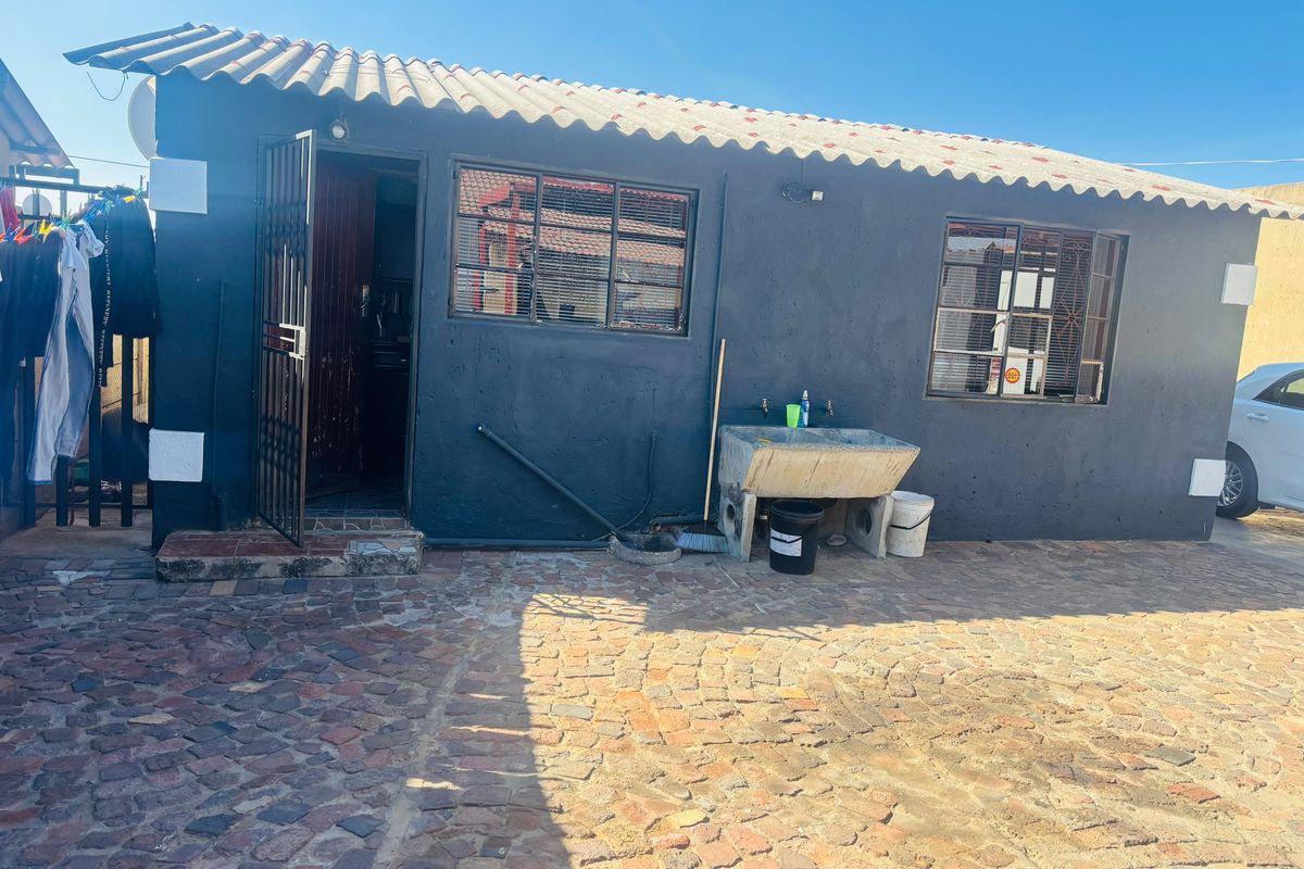 Charming 2-Bedroom Home for Sale in Tsakane Central - Photo 4