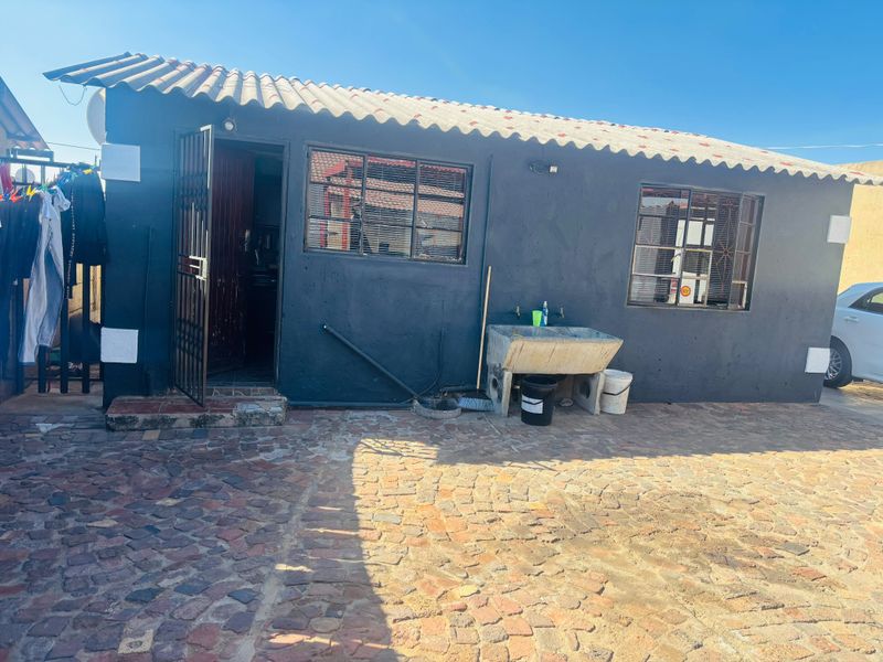 Charming 2-Bedroom Home for Sale in Tsakane Central - Photo 4
