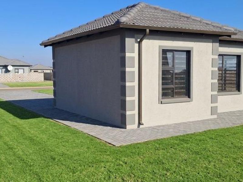 Charming 2-Bedroom Home for Sale in Windmill Park - Photo 3