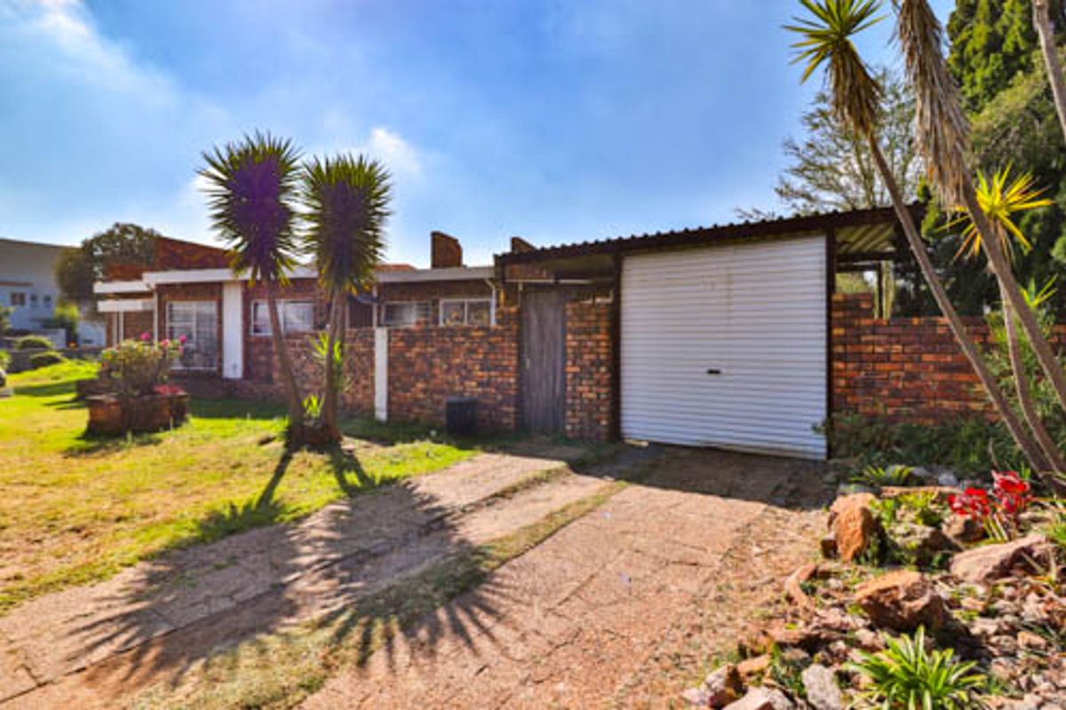 LOCATION!!! COZY FAMILY HOME & LIMITLESS POTENTIAL IN THE HEART OF WINCHESTER HILLS! - Photo 2