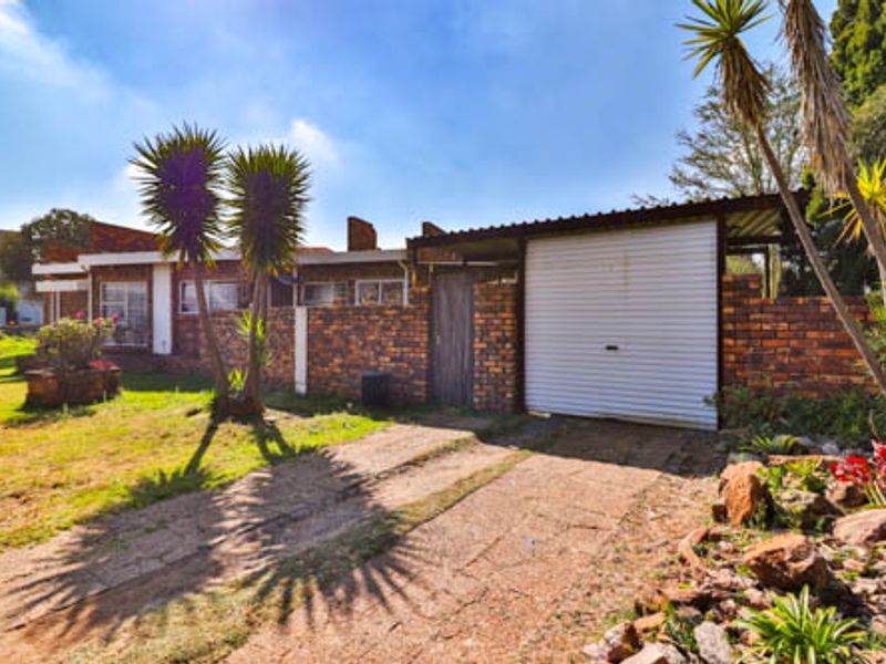 LOCATION!!! COZY FAMILY HOME & LIMITLESS POTENTIAL IN THE HEART OF WINCHESTER HILLS! - Photo 2