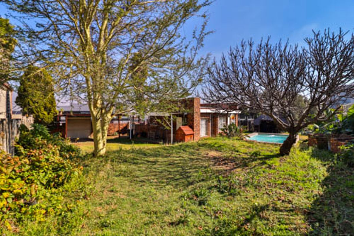 LOCATION!!! COZY FAMILY HOME & LIMITLESS POTENTIAL IN THE HEART OF WINCHESTER HILLS! - Photo 3