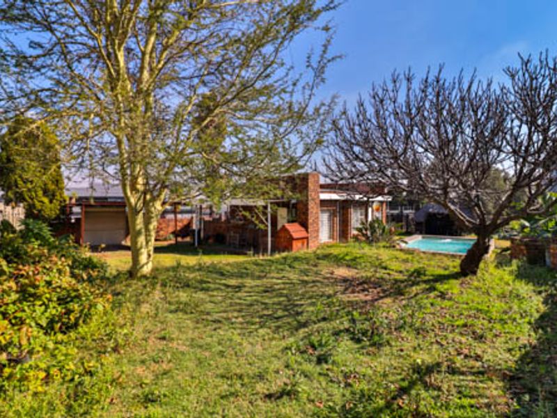 LOCATION!!! COZY FAMILY HOME & LIMITLESS POTENTIAL IN THE HEART OF WINCHESTER HILLS! - Photo 3