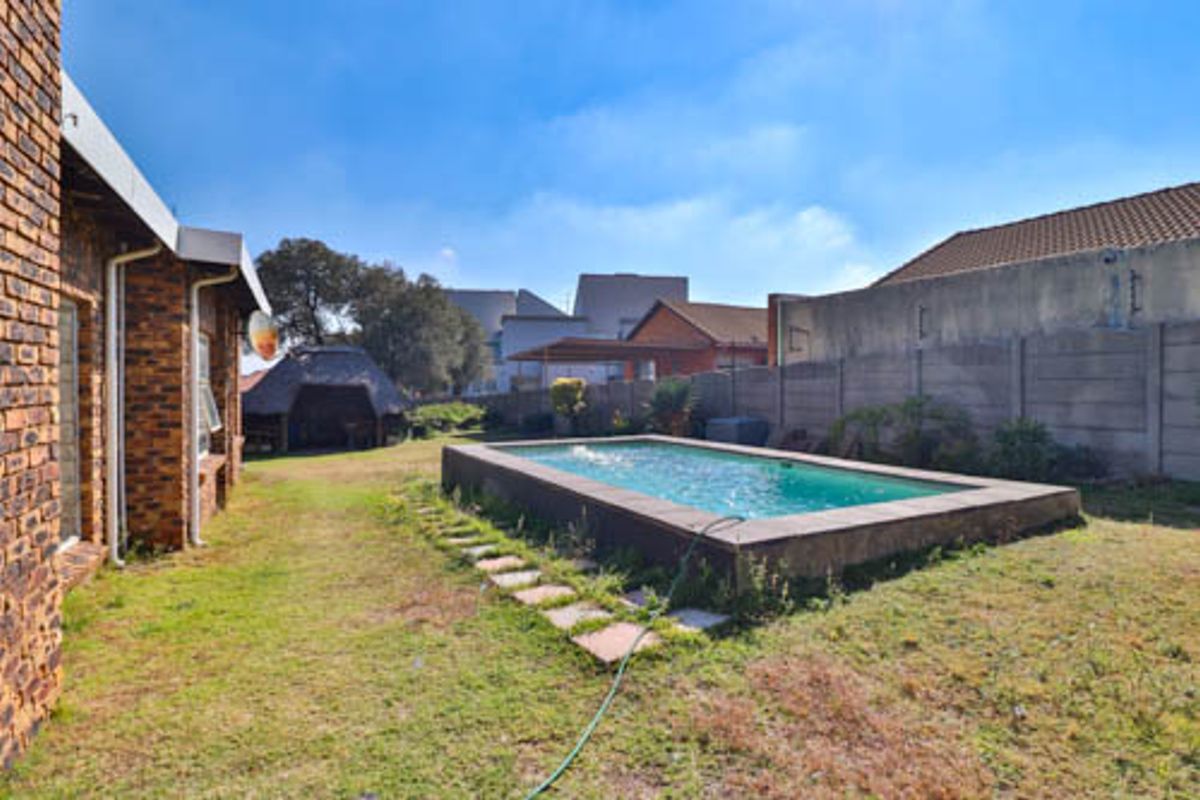LOCATION!!! COZY FAMILY HOME & LIMITLESS POTENTIAL IN THE HEART OF WINCHESTER HILLS! - Photo 5