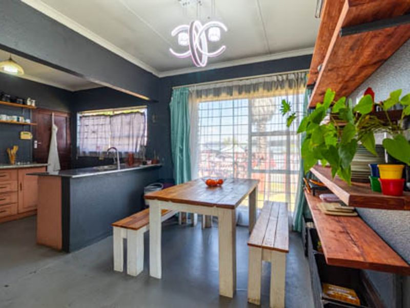 LOCATION!!! COZY FAMILY HOME & LIMITLESS POTENTIAL IN THE HEART OF WINCHESTER HILLS! - Photo 8