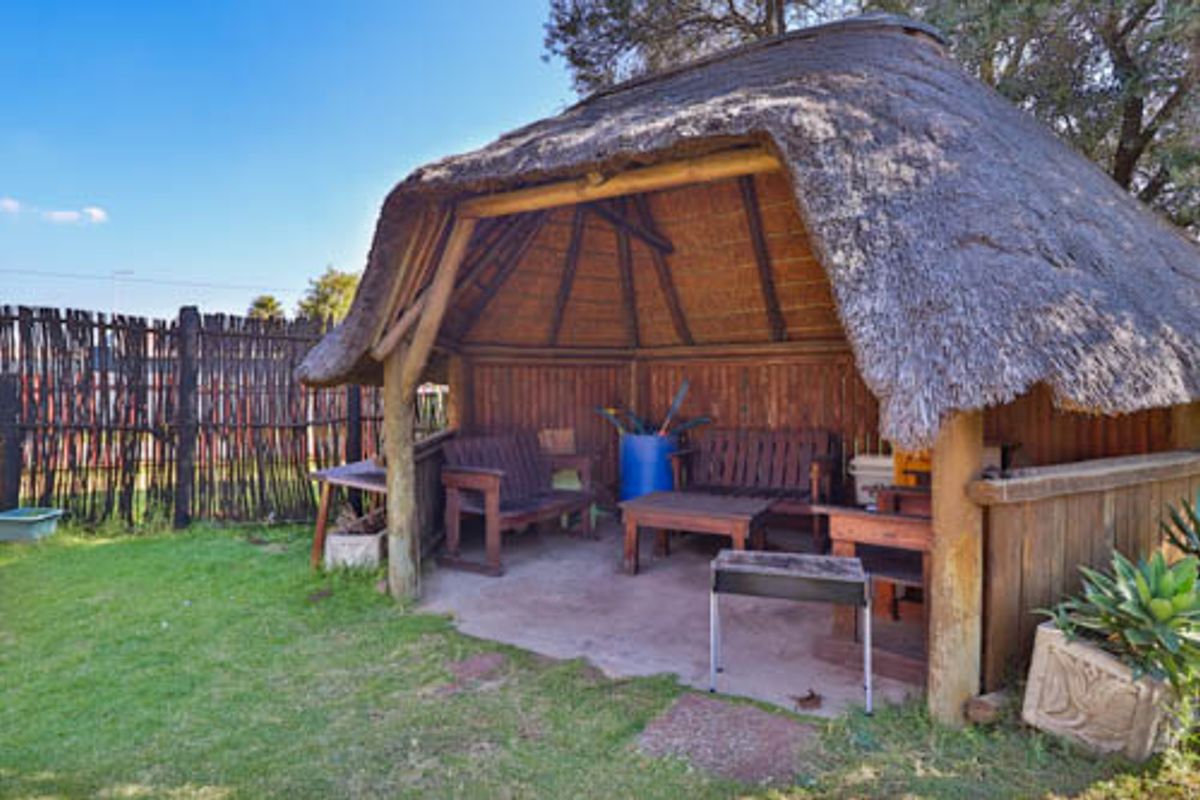 LOCATION!!! COZY FAMILY HOME & LIMITLESS POTENTIAL IN THE HEART OF WINCHESTER HILLS! - Photo 4