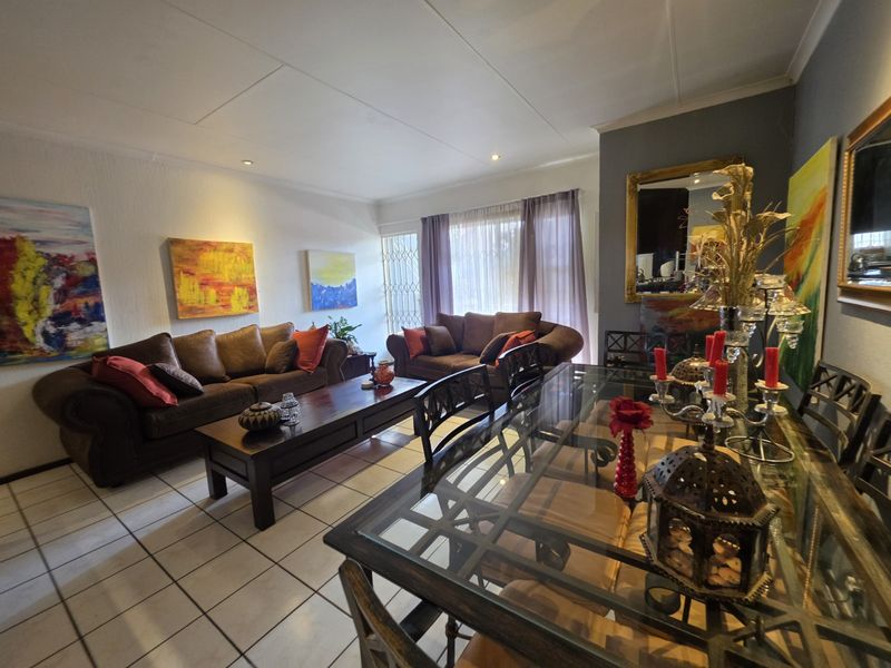 Comfort, Convenience & Secure Living - Spacious 2-Bedroom Townhouse for Sale in New Redruth – - Photo 5