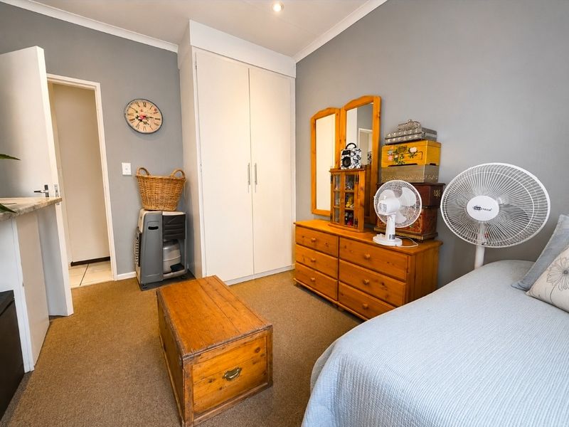 Comfort, Convenience & Secure Living - Spacious 2-Bedroom Townhouse for Sale in New Redruth – - Photo 10