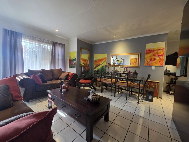 Comfort, Convenience & Secure Living - Spacious 2-Bedroom Townhouse for Sale in New Redruth – - Photo 7