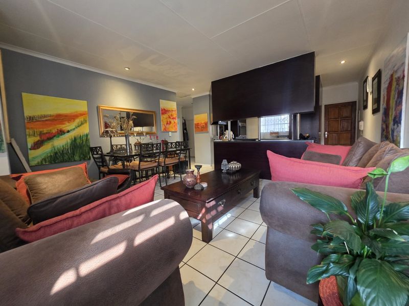 Comfort, Convenience & Secure Living - Spacious 2-Bedroom Townhouse for Sale in New Redruth – - Photo 6