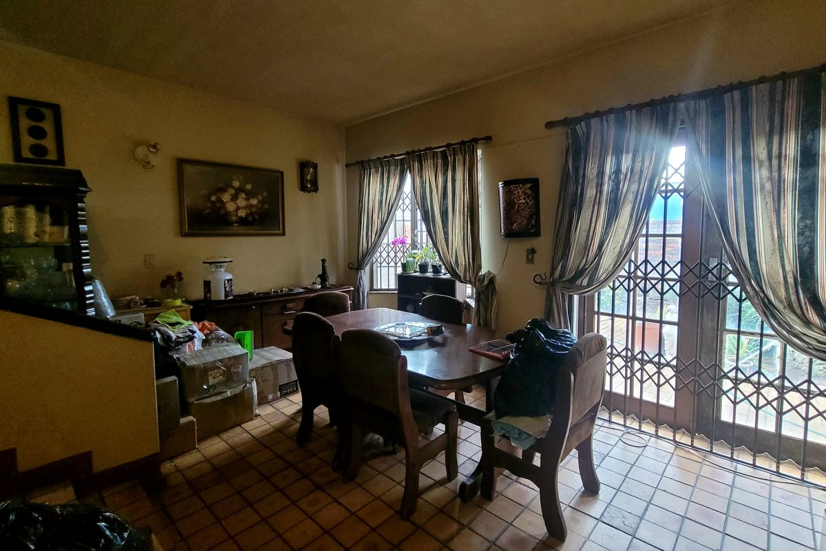 Spacious 3-Bedroom Apartment for Sale in Sunnyside - Photo 4