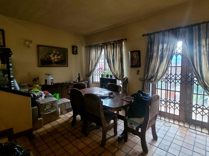 Spacious 3-Bedroom Apartment for Sale in Sunnyside - Photo 4