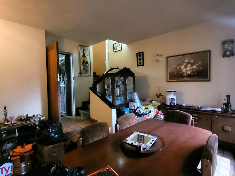 Spacious 3-Bedroom Apartment for Sale in Sunnyside - Photo 5