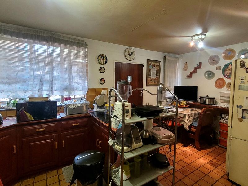 Spacious 3-Bedroom Apartment for Sale in Sunnyside - Photo 8