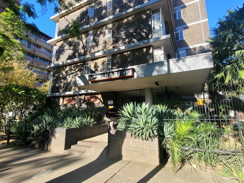 Spacious 1.5 Bedroom Apartment in the Heart of Sunnyside - Photo 1