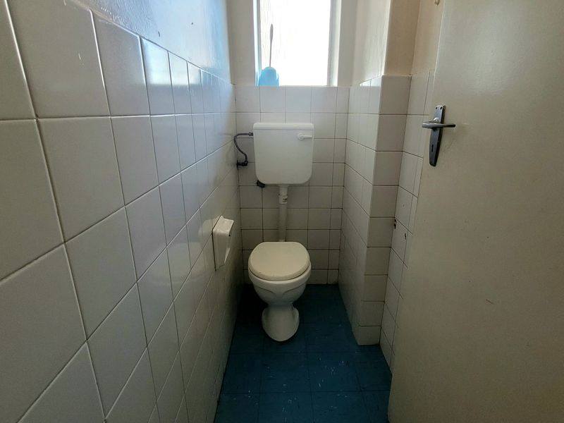 Spacious 1.5 Bedroom Apartment in the Heart of Sunnyside - Photo 5