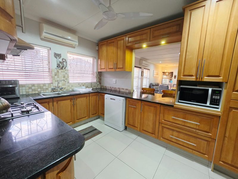 Beautiful 3-Bedroom Family Home in a Secure Complex - Photo 4