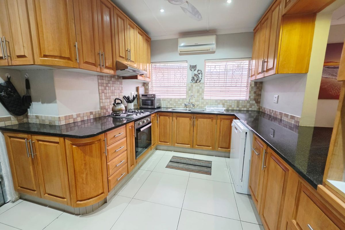 Beautiful 3-Bedroom Family Home in a Secure Complex - Photo 3