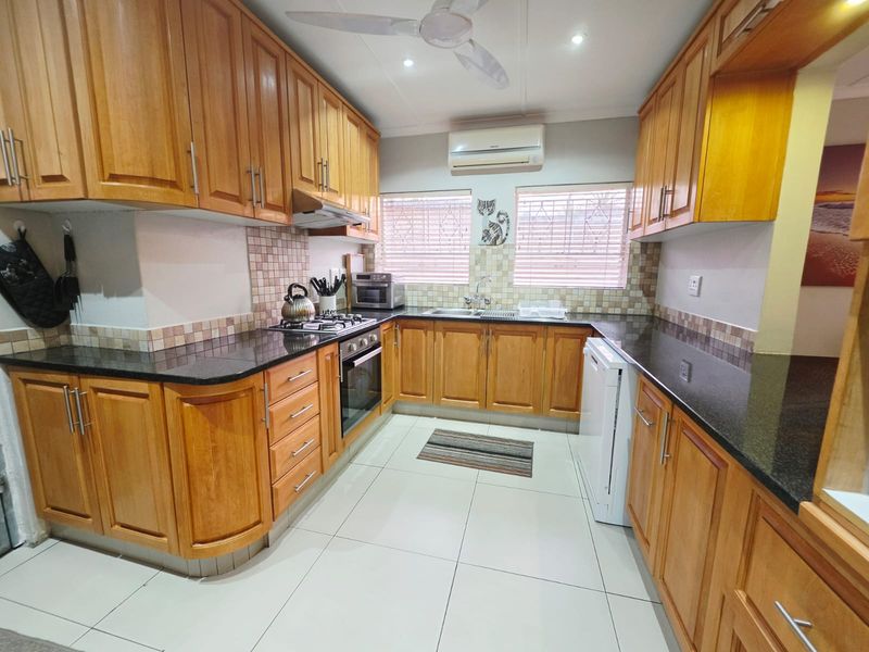 Beautiful 3-Bedroom Family Home in a Secure Complex - Photo 3